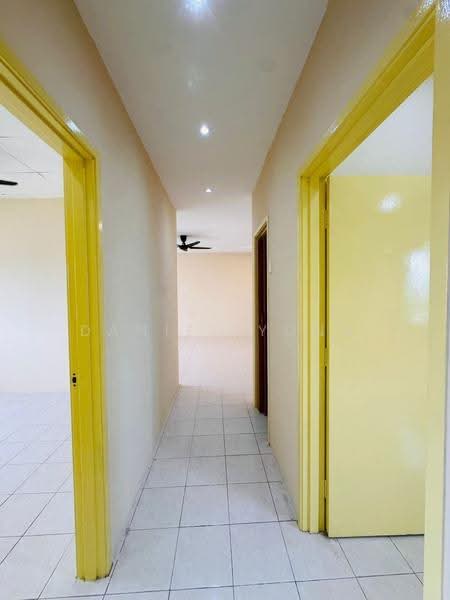 Flat for Sale at Seri Kembangan Apartment - Daniel Yong - Corridor - PropertyGuru.com.my