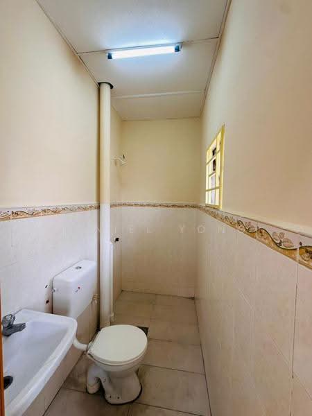 Flat for Sale at Seri Kembangan Apartment - Daniel Yong - Bathroom - PropertyGuru.com.my