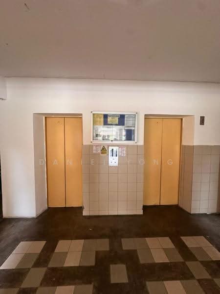 Flat for Sale at Seri Kembangan Apartment - Daniel Yong - Corridor - PropertyGuru.com.my
