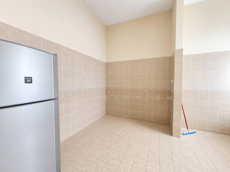 2.5-storey Terraced House for Sale in Seksyen 7 (Shah Alam) - Mohd Adryzam - Kitchen - PropertyGuru.com.my