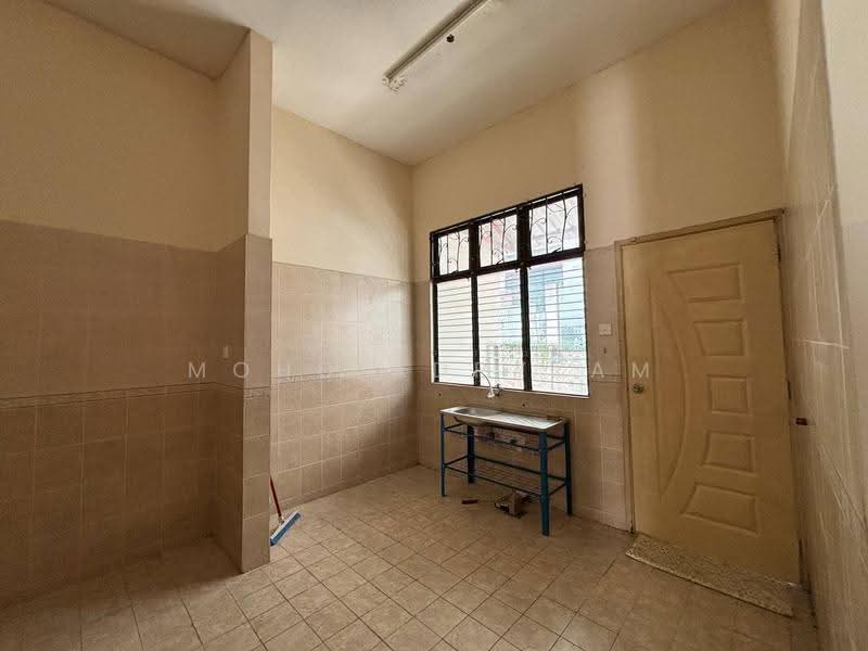 2.5-storey Terraced House for Sale in Seksyen 7 (Shah Alam) - Mohd Adryzam - Kitchen - PropertyGuru.com.my