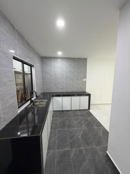 1-storey Terraced House for Sale in Taman Johor (Tampoi) - Daniel Yong - Kitchen - PropertyGuru.com.my