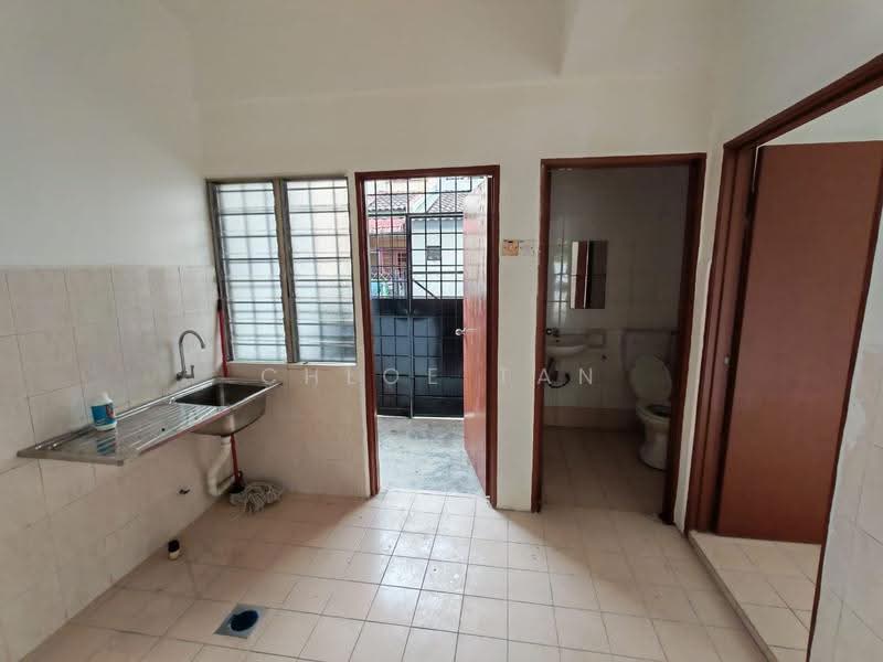 Rumah Teres 2-Tingkat untuk Dijual di Shah Alam (Selangor) - Chloe Tan - Kitchen - PropertyGuru.com.my