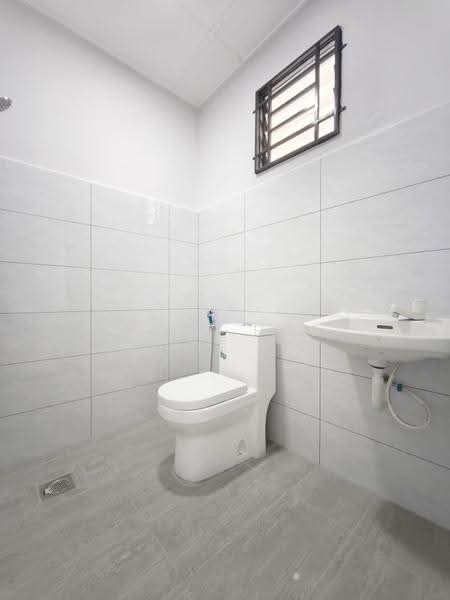 Rumah Teres 1-Tingkat untuk Dijual di Taman Putri Kulai (Kulai) - Mars Hoe - Bathroom - PropertyGuru.com.my
