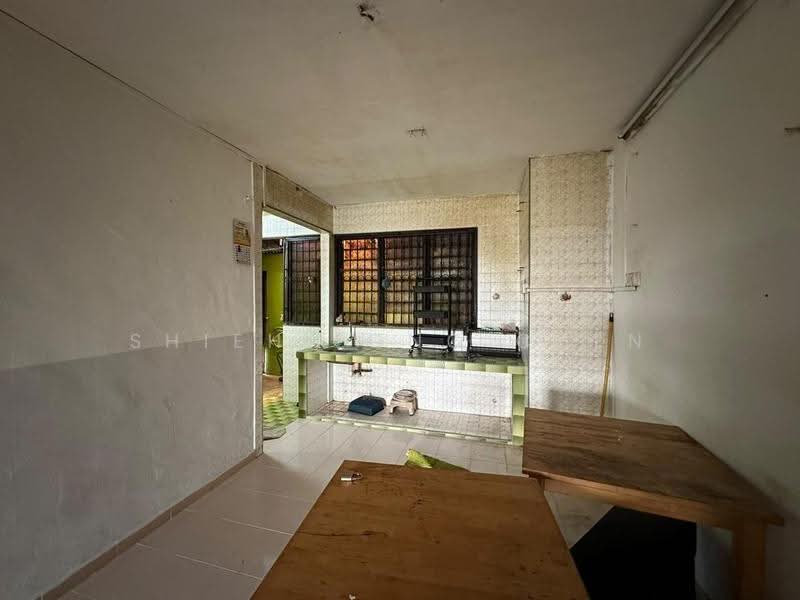 Flat for Sale at Flat Taman Ungku Tun Aminah - Shieh Long Chen - Kitchen - PropertyGuru.com.my