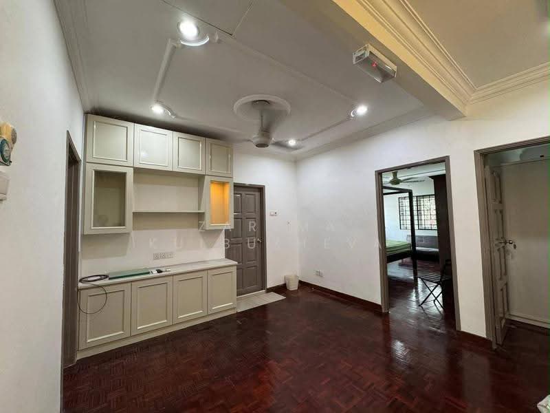 Semi-Detached House for Rent in Taman Lucky (Bangsar) - Zarema Kulbuzheva - Bedroom - PropertyGuru.com.my