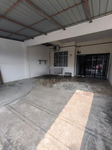 Rumah Teres untuk Dijual di Seremban (Negeri Sembilan) - Deeja Zakaria - Car Park - PropertyGuru.com.my