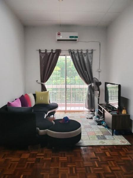 Rumah Teres 2-Tingkat untuk Dijual di Shah Alam (Selangor) - Chloe Tan - Living Room - PropertyGuru.com.my