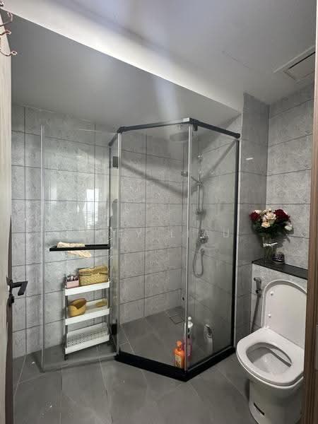 Kondominium untuk Disewa di Jesselton Twin Towers - Zoey Liau - Bathroom - PropertyGuru.com.my