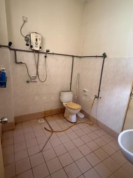3-storey Terraced House for Sale in Taman D'Utama (Johor Bahru) - Ryan Tan - Bathroom - PropertyGuru.com.my