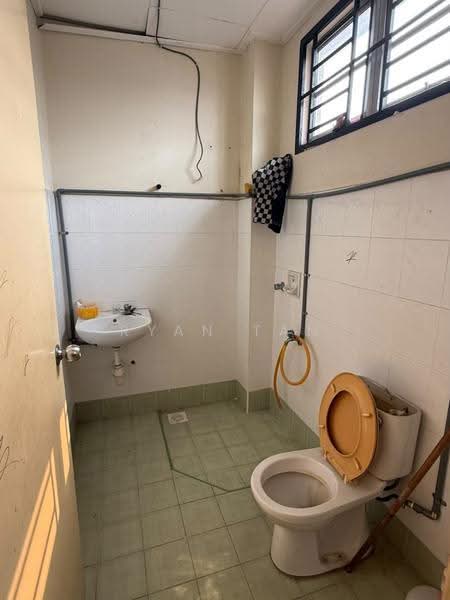3-storey Terraced House for Sale in Taman D'Utama (Johor Bahru) - Ryan Tan - Bathroom - PropertyGuru.com.my