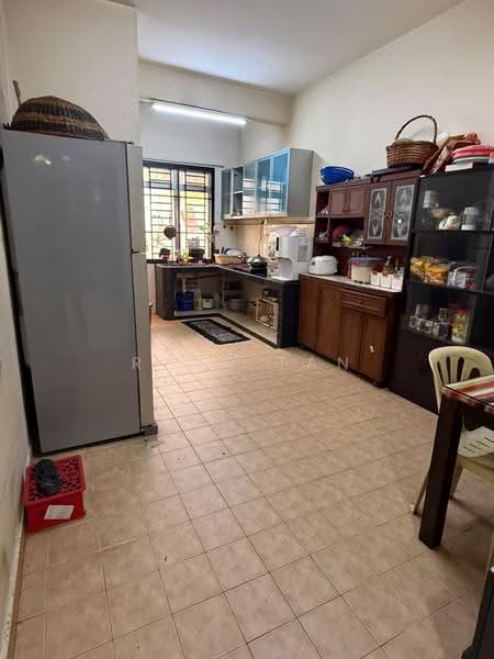 3-storey Terraced House for Sale in Taman D'Utama (Johor Bahru) - Ryan Tan - Kitchen - PropertyGuru.com.my