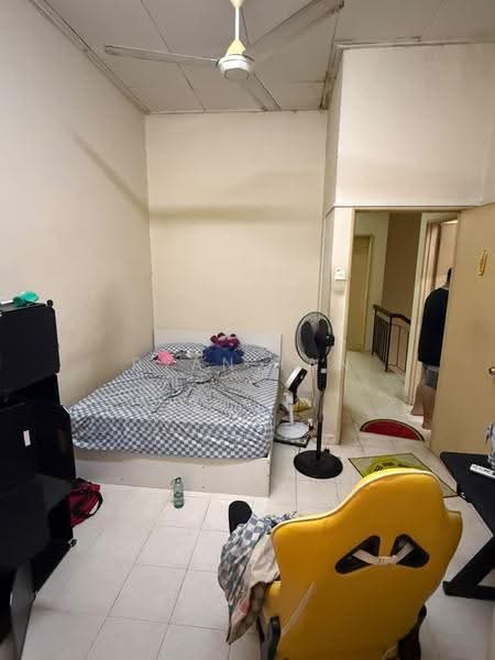 3-storey Terraced House for Sale in Taman D'Utama (Johor Bahru) - Ryan Tan - Bedroom - PropertyGuru.com.my