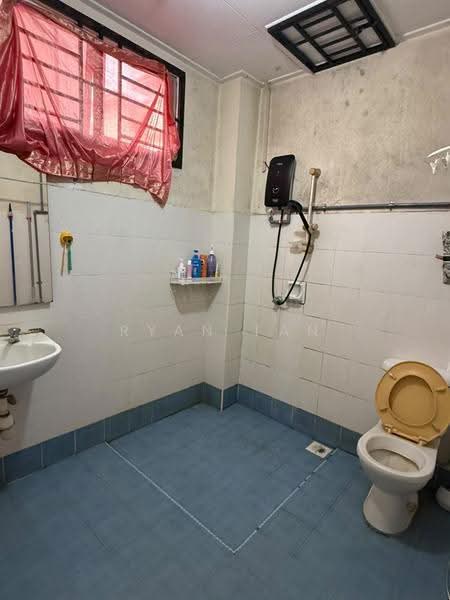 3-storey Terraced House for Sale in Taman D'Utama (Johor Bahru) - Ryan Tan - Bathroom - PropertyGuru.com.my