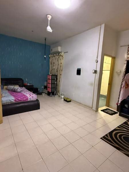 3-storey Terraced House for Sale in Taman D'Utama (Johor Bahru) - Ryan Tan - Bedroom - PropertyGuru.com.my
