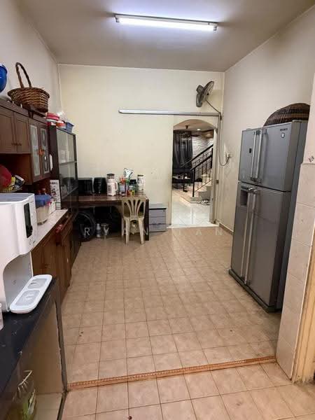 3-storey Terraced House for Sale in Taman D'Utama (Johor Bahru) - Ryan Tan - Kitchen - PropertyGuru.com.my