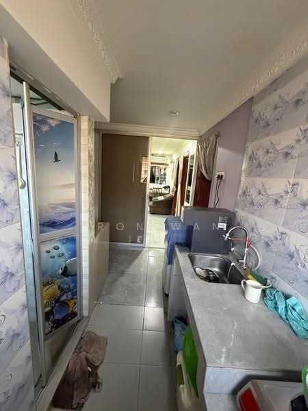 Rumah Flat untuk Disewa di Taman Puchong Perdana - Tron Wan - Kitchen - PropertyGuru.com.my