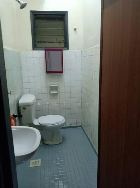 Rumah Teres 2-Tingkat untuk Dijual di Kampung Tasik Tambahan (Ampang) - Kent Yeo - Bathroom - PropertyGuru.com.my