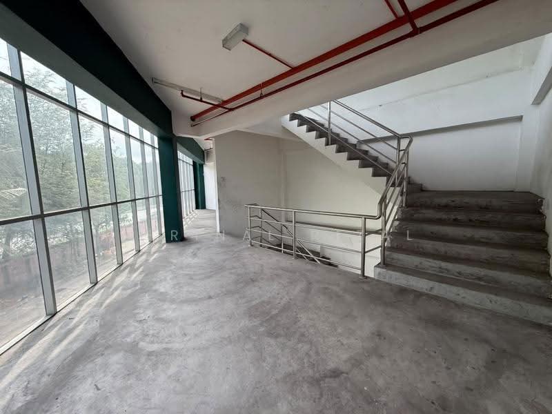 Warehouse for Rent in Port Klang (Pelabuhan Klang) (Selangor) - Afrinal Rizal - Corridor - PropertyGuru.com.my