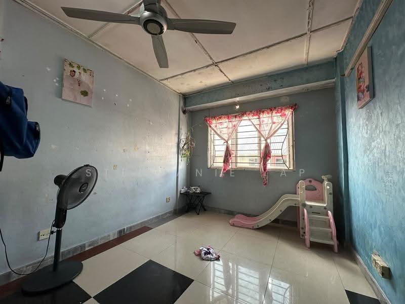Apartment for Sale at Bandar Bukit Tinggi 1 Apartment - Stephanie Yap - Living Room - PropertyGuru.com.my