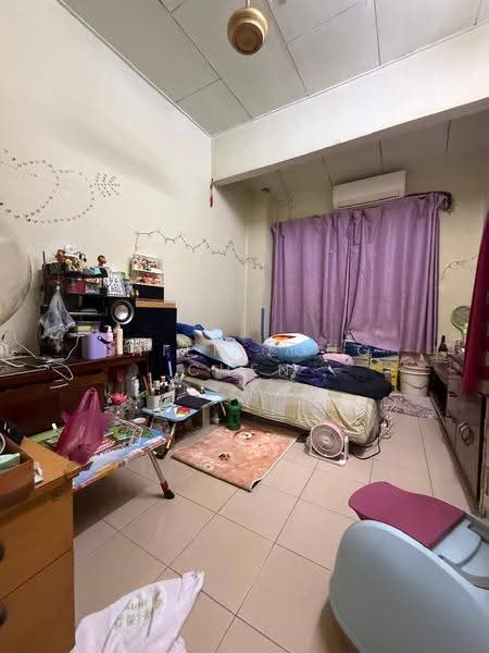 2-storey Terraced House for Sale in Taman Anggerik (Tampoi) - Shieh Long Chen - Bedroom - PropertyGuru.com.my