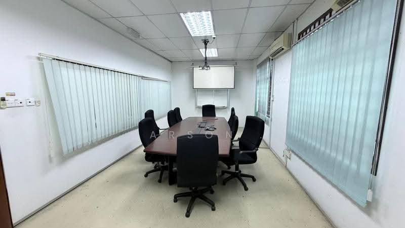 Semi-D Factory for Rent in Ulu Tiram (Johor) - Carson . - Meeting Room - PropertyGuru.com.my