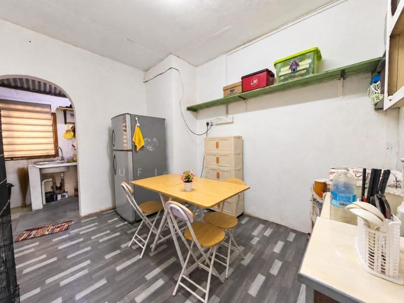 Flat for Sale at Flat Taman Ungku Tun Aminah - Sufi Norman - Kitchen - PropertyGuru.com.my