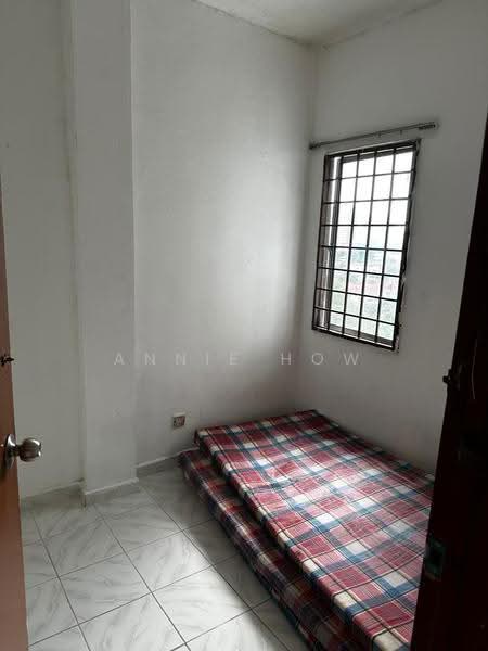 Pangsapuri untuk Dijual di Teratai Mewah Apartment Block 4 & 6 - Annie How - Bedroom - PropertyGuru.com.my