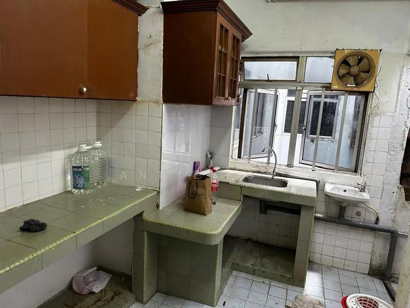 Pangsapuri untuk Dijual di Teratai Mewah Apartment Block 4 & 6 - Annie How - Kitchen - PropertyGuru.com.my