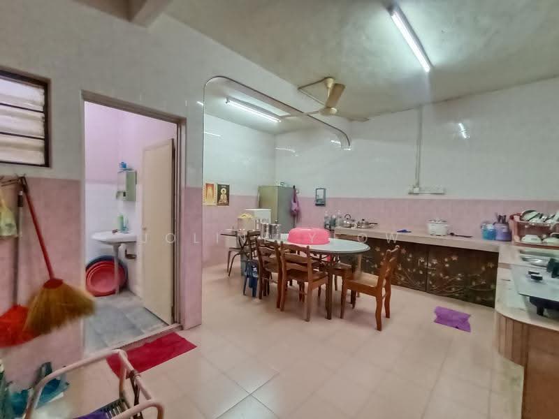 2-storey Terraced House for Sale in Bandar Baru Menglembu (Menglembu) - Joline YEOW - Kitchen - PropertyGuru.com.my