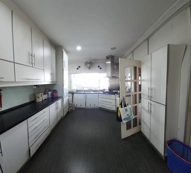 Condominium for Sale at Tiara Kelana - Ivan Lee - Kitchen - PropertyGuru.com.my
