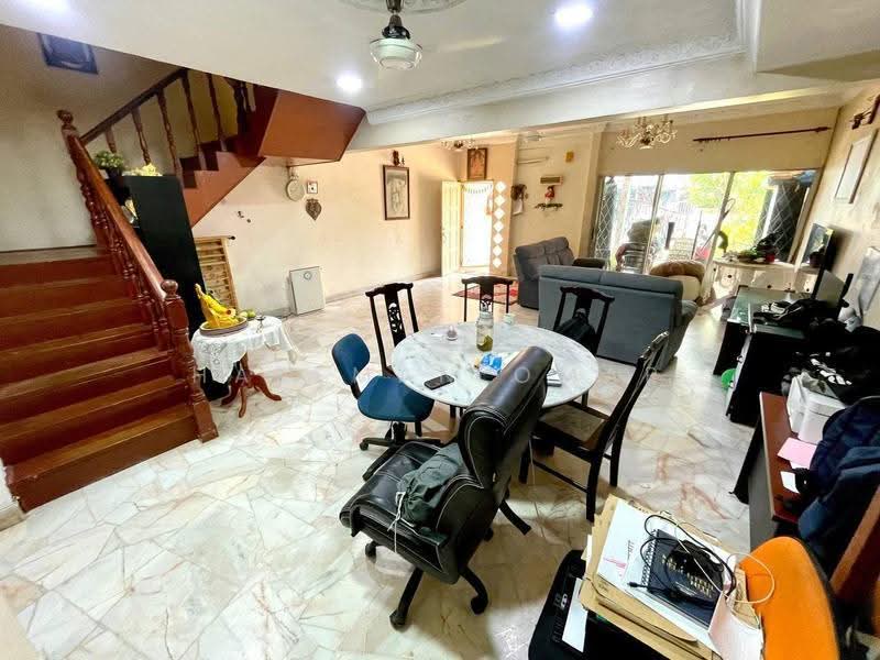 Rumah Teres 2-Tingkat untuk Dijual di Taman Sri Watan (Ampang) - Hazeman Omar - Living Room - PropertyGuru.com.my