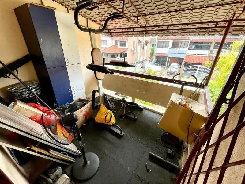 Rumah Teres 2-Tingkat untuk Dijual di Taman Sri Watan (Ampang) - Hazeman Omar - Balcony - PropertyGuru.com.my