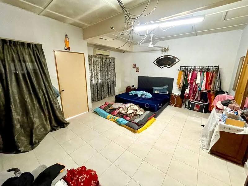 Rumah Teres 2-Tingkat untuk Dijual di Taman Sri Watan (Ampang) - Hazeman Omar - Bedroom - PropertyGuru.com.my