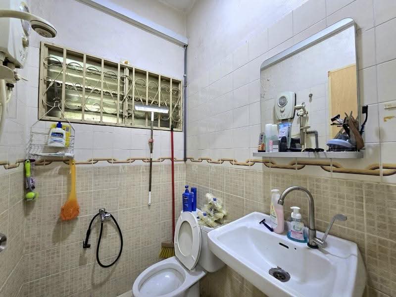 Rumah Teres 2.5-Tingkat untuk Dijual di Seksyen 17 (Petaling Jaya) - Mahirah . - Bathroom - PropertyGuru.com.my