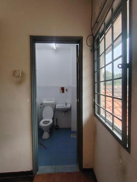 2-storey Terraced House for Sale in Taman Puncak Jalil (Seri Kembangan) - Kent Chong - Bathroom - PropertyGuru.com.my