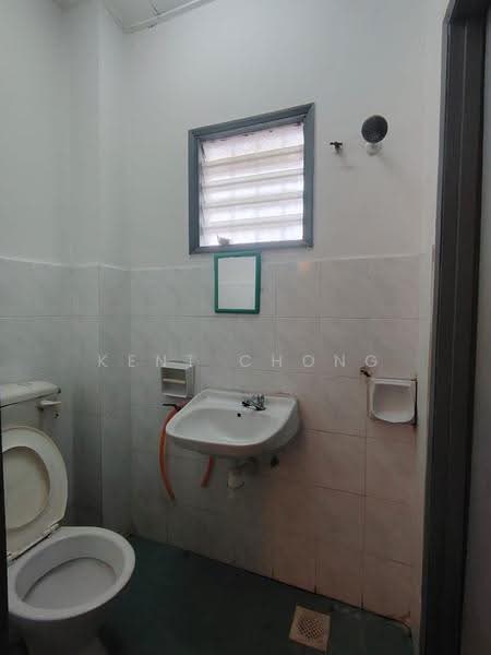 2-storey Terraced House for Sale in Taman Puncak Jalil (Seri Kembangan) - Kent Chong - Bathroom - PropertyGuru.com.my