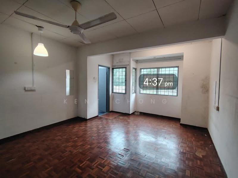 2-storey Terraced House for Sale in Taman Puncak Jalil (Seri Kembangan) - Kent Chong - Living Room - PropertyGuru.com.my