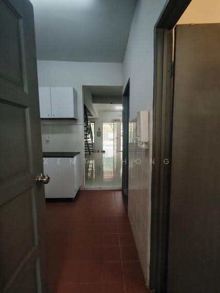 2-storey Terraced House for Sale in Taman Puncak Jalil (Seri Kembangan) - Kent Chong - Kitchen - PropertyGuru.com.my