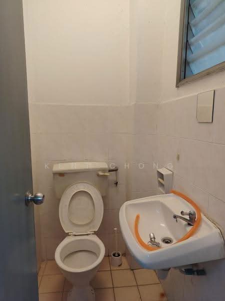 2-storey Terraced House for Sale in Taman Puncak Jalil (Seri Kembangan) - Kent Chong - Bathroom - PropertyGuru.com.my