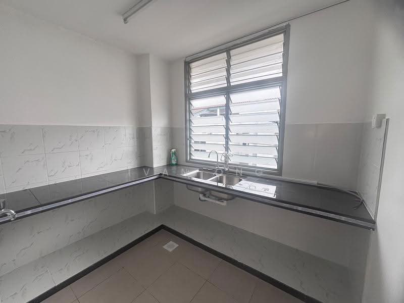 Townhouse for Rent in Bandar Dato Onn (Tebrau) - Ivan Ong - Kitchen - PropertyGuru.com.my