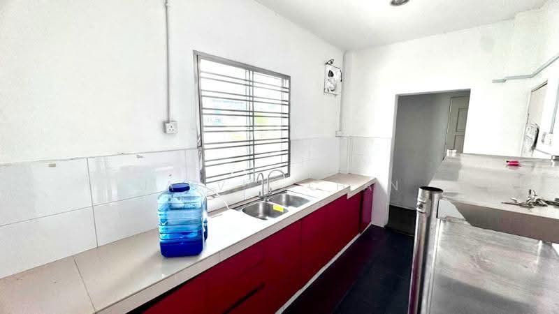 Rumah Teres 2-Tingkat untuk Dijual di Taman Setia Indah (Tebrau) - Jarvis Chan - Kitchen - PropertyGuru.com.my