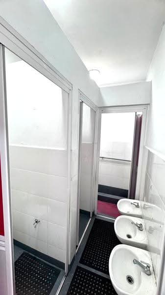 Rumah Teres 2-Tingkat untuk Dijual di Taman Setia Indah (Tebrau) - Jarvis Chan - Bathroom - PropertyGuru.com.my