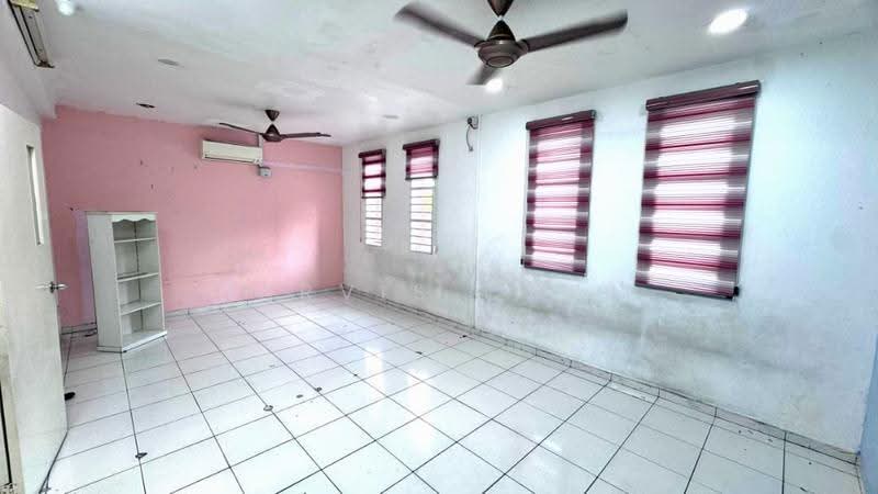 Rumah Teres 2-Tingkat untuk Dijual di Taman Setia Indah (Tebrau) - Jarvis Chan - Living Room - PropertyGuru.com.my