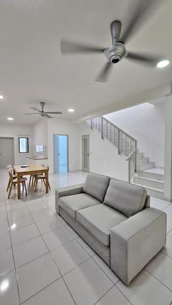 Rumah Teres 2-Tingkat untuk Disewa di Seksyen U13 (Setia Alam) - Ray Lee - Living Room - PropertyGuru.com.my