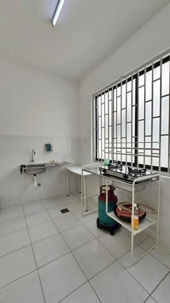 Rumah Teres 2-Tingkat untuk Disewa di Seksyen U13 (Setia Alam) - Ray Lee - Kitchen - PropertyGuru.com.my