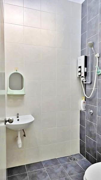 Rumah Teres 2-Tingkat untuk Disewa di Seksyen U13 (Setia Alam) - Ray Lee - Bathroom - PropertyGuru.com.my