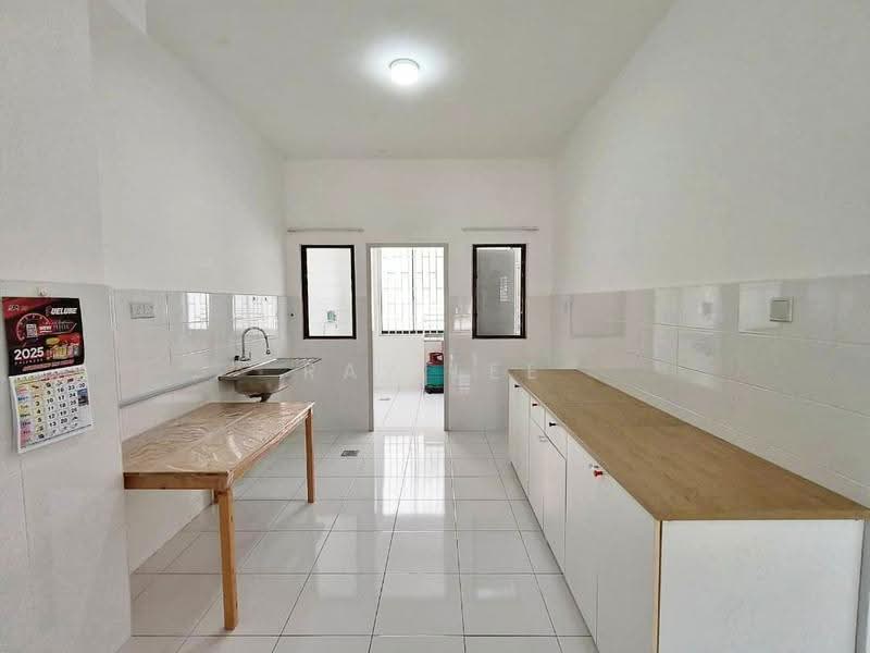 Rumah Teres 2-Tingkat untuk Disewa di Seksyen U13 (Setia Alam) - Ray Lee - Kitchen - PropertyGuru.com.my