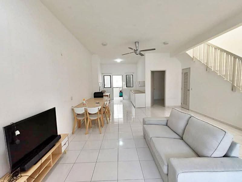 Rumah Teres 2-Tingkat untuk Disewa di Seksyen U13 (Setia Alam) - Ray Lee - Living Room - PropertyGuru.com.my
