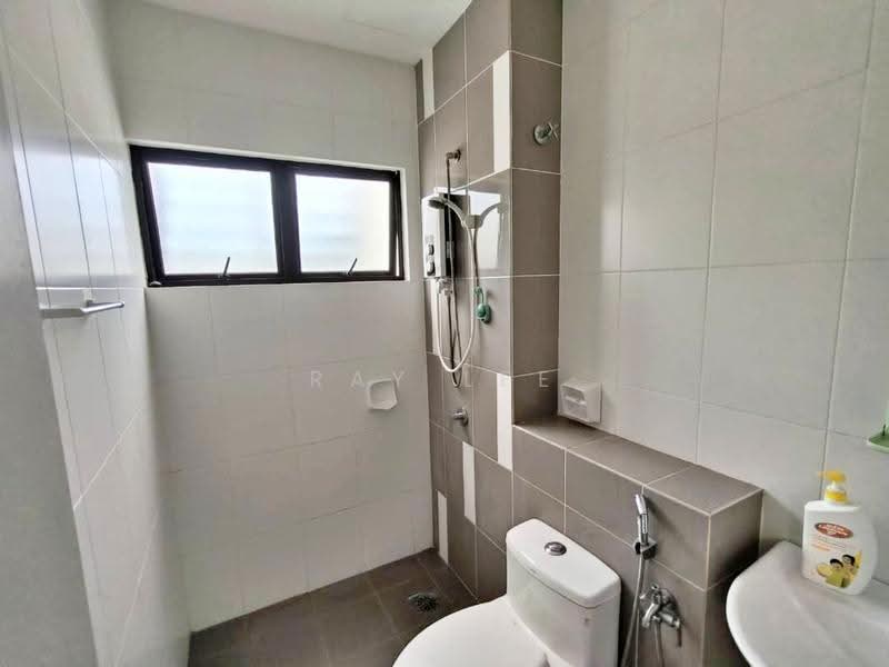 Rumah Teres 2-Tingkat untuk Disewa di Seksyen U13 (Setia Alam) - Ray Lee - Bathroom - PropertyGuru.com.my